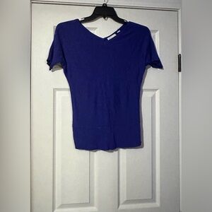 New York & Company V-Neck Short Sleeve Top is a size medium.